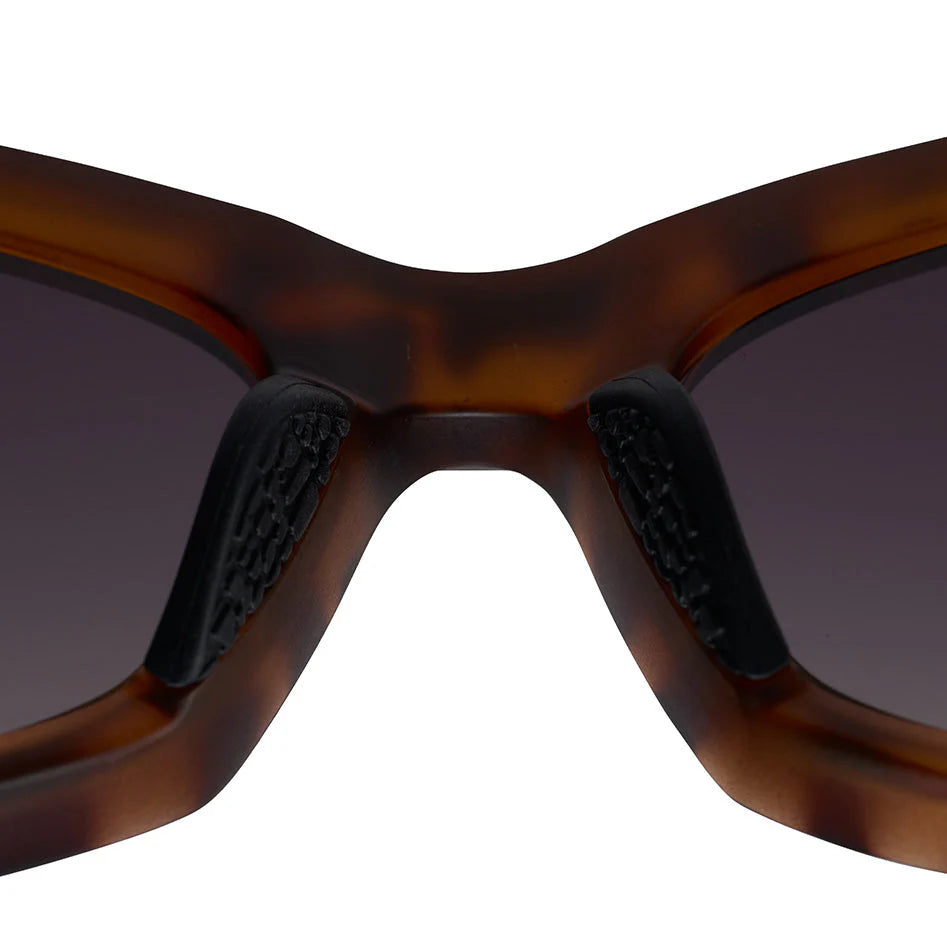 The Landlocked Clawdia